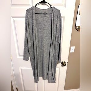 Super soft duster sweater from Torrid. Size 4X.